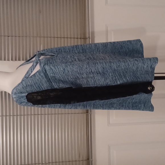 4/$60 Blue Heathered Lace Sleeves Tunic Top - Size 2X (US18) - Picture 4 of 9